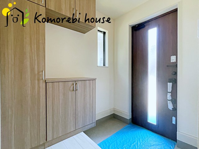 伊奈町小室1250番　新築一戸建て　ハートフルタウン　Aの玄関