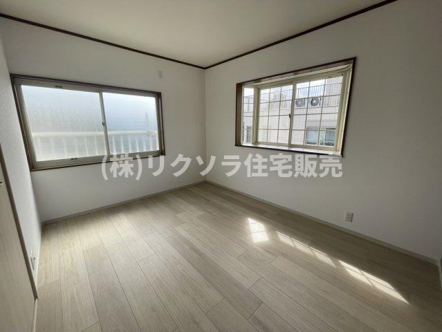 末広町　中古一戸建ての寝室|洋室6.5帖
■物件内覧・資金計画相談・住宅ローン相談、リフォーム相談、お問合せ受付中■
※当日・翌日のご内覧、ご相談はお電話でのお問合せがスムーズです！