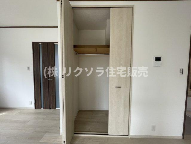 末広町　中古一戸建ての収納|リビング内クローゼット
■物件内覧・資金計画相談・住宅ローン相談、リフォーム相談、お問合せ受付中■
※当日・翌日のご内覧、ご相談はお電話でのお問合せがスムーズです！