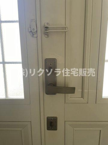 末広町　中古一戸建ての防犯設備|ツーシリンダー錠
■物件内覧・資金計画相談・住宅ローン相談、リフォーム相談、お問合せ受付中■
※当日・翌日のご内覧、ご相談はお電話でのお問合せがスムーズです！