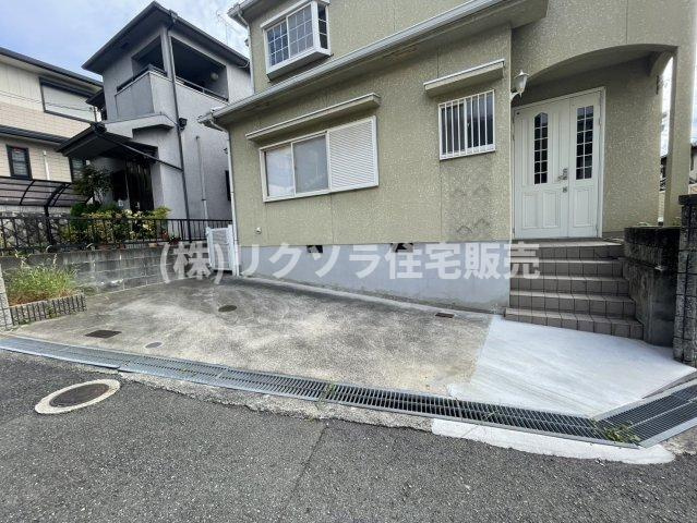 末広町　中古一戸建ての駐車場|1台駐車可
■物件内覧・資金計画相談・住宅ローン相談、リフォーム相談、お問合せ受付中■
※当日・翌日のご内覧、ご相談はお電話でのお問合せがスムーズです！