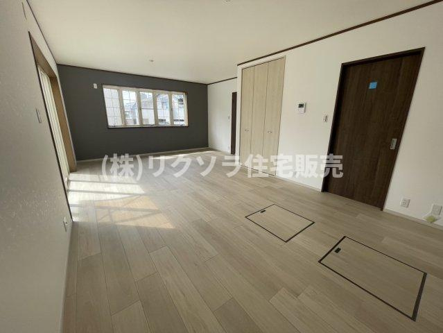 末広町　中古一戸建ての居間・リビング|LDK18.12帖
■物件内覧・資金計画相談・住宅ローン相談、リフォーム相談、お問合せ受付中■
※当日・翌日のご内覧、ご相談はお電話でのお問合せがスムーズです！