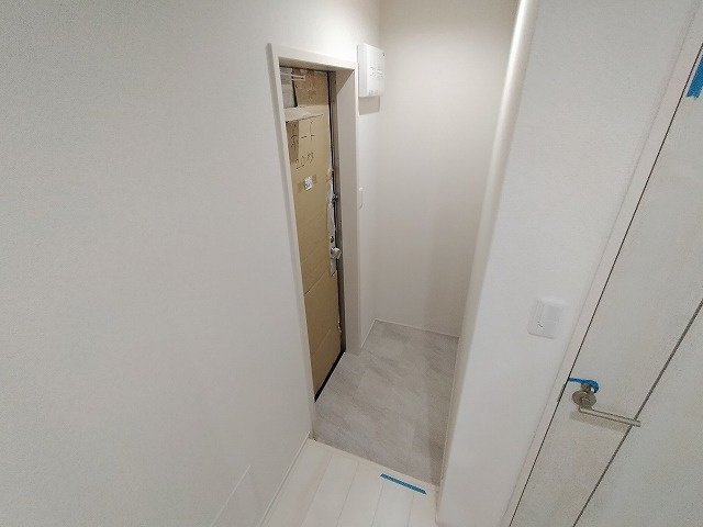 神戸市兵庫区本町１丁目のアパートの玄関