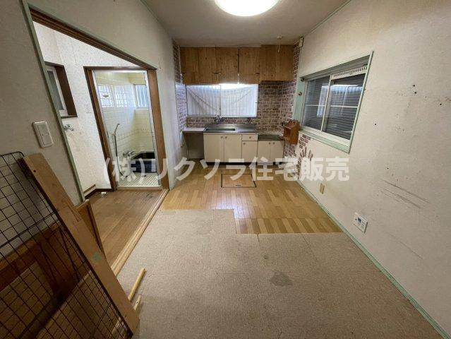 村野高見台　中古一戸建てのキッチン|LD6.1帖
■物件内覧・資金計画相談・住宅ローン相談、リフォーム相談、お問合せ受付中■
※当日・翌日のご内覧、ご相談はお電話でのお問合せがスムーズです！