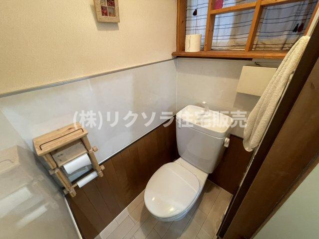 村野高見台　中古一戸建てのトイレ|■物件内覧・資金計画相談・住宅ローン相談、リフォーム相談、お問合せ受付中■
※当日・翌日のご内覧、ご相談はお電話でのお問合せがスムーズです！