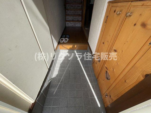 村野高見台　中古一戸建ての内装|玄関内部
■物件内覧・資金計画相談・住宅ローン相談、リフォーム相談、お問合せ受付中■
※当日・翌日のご内覧、ご相談はお電話でのお問合せがスムーズです！