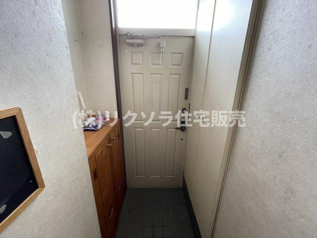 村野高見台　中古一戸建ての収納|玄関収納
■物件内覧・資金計画相談・住宅ローン相談、リフォーム相談、お問合せ受付中■
※当日・翌日のご内覧、ご相談はお電話でのお問合せがスムーズです！