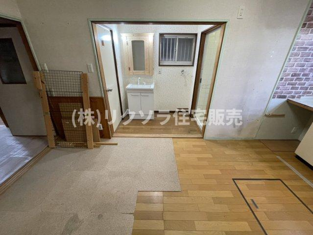 村野高見台　中古一戸建ての居間・リビング|LD6.1帖
■物件内覧・資金計画相談・住宅ローン相談、リフォーム相談、お問合せ受付中■
※当日・翌日のご内覧、ご相談はお電話でのお問合せがスムーズです！