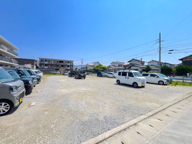 オリエントハイツ前原の駐車場