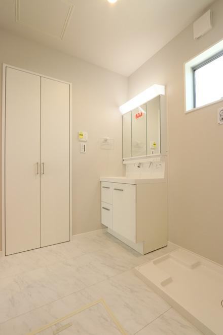 栃木市箱森町　新築戸建2-5の独立洗面台