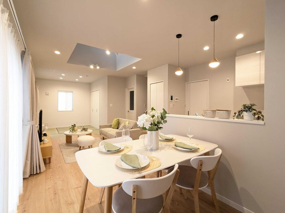 栃木市箱森町　新築戸建2-5の居間・リビング