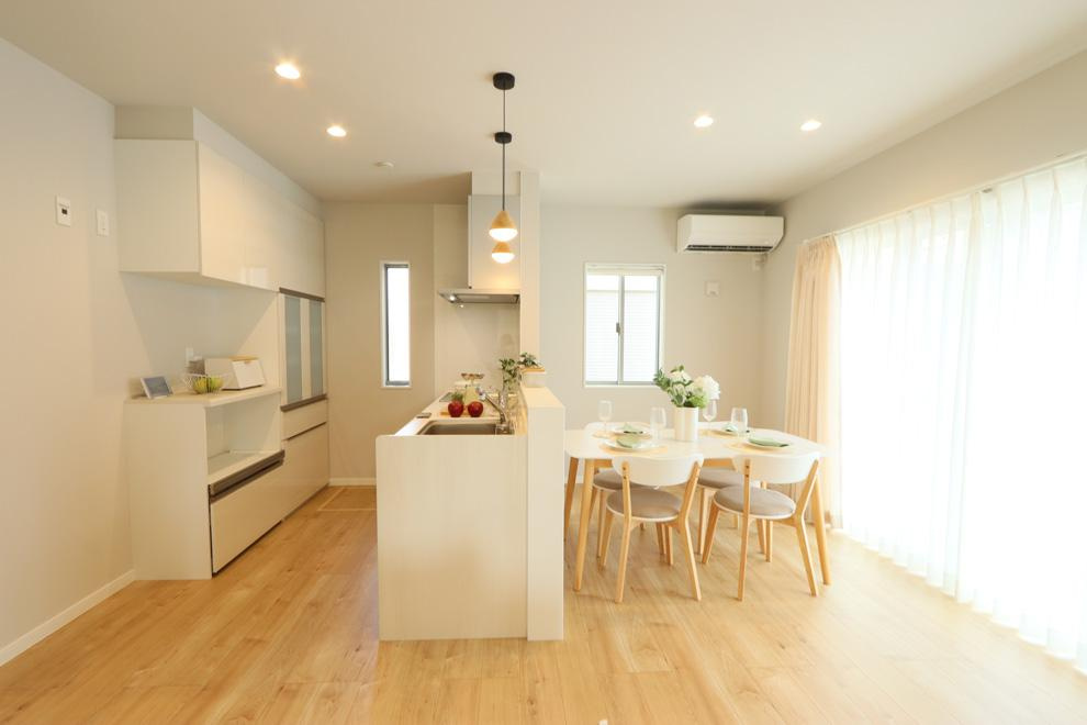 栃木市箱森町　新築戸建2-5の居間・リビング