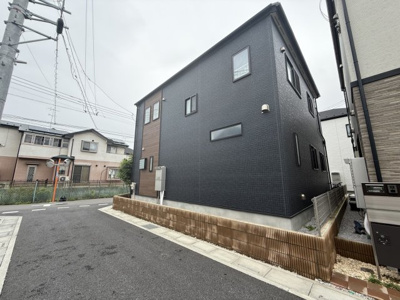 【前面道路含む現地写真】 | （未公開物件！弊社限定物件）築２年角地５LDK戸建て物件♪