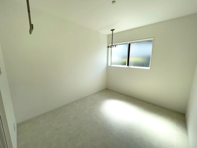 廿日市市対厳山二丁目　№35779の洋室|サンルーム　5.3帖
雨の日や花粉対策にも
助かります。