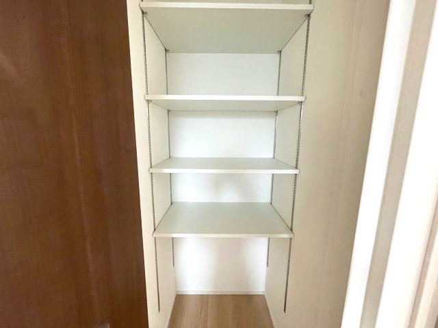 廿日市市対厳山二丁目　№35779の収納|玄関横収納