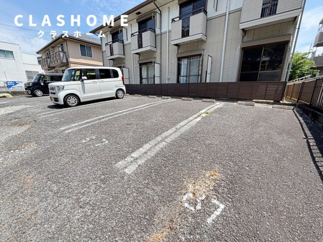 プレミールサンポー 　　刈谷市近郊の賃貸はクラスホームの駐車場