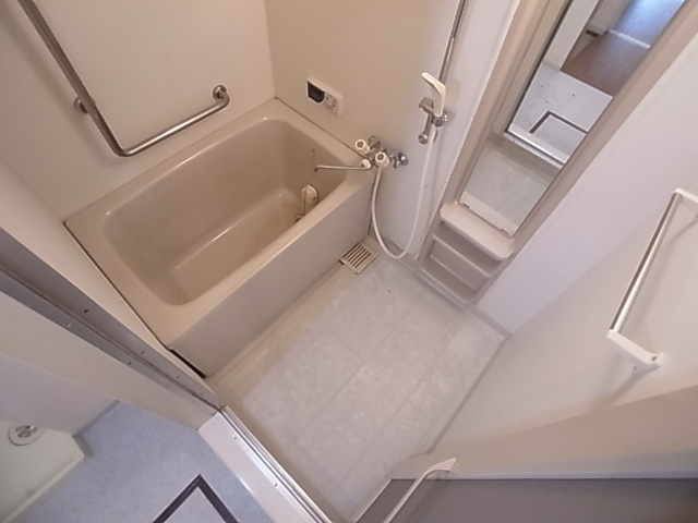 神戸市兵庫区平野町字天王谷東服山のアパートの浴室