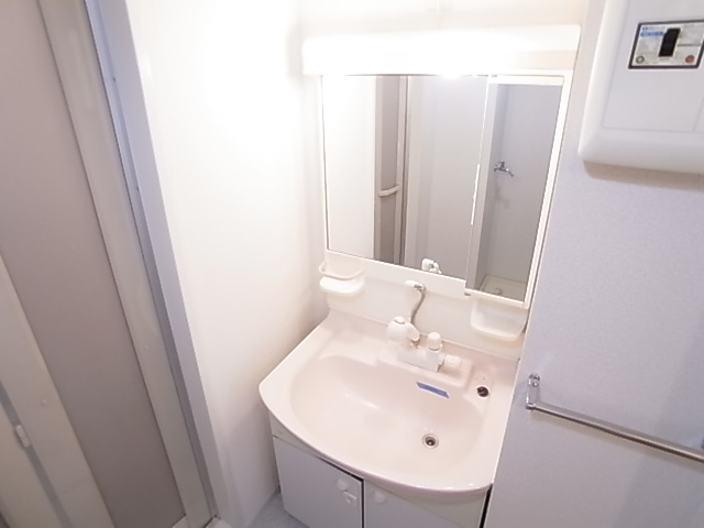 神戸市兵庫区平野町字天王谷東服山のアパートの洗面所