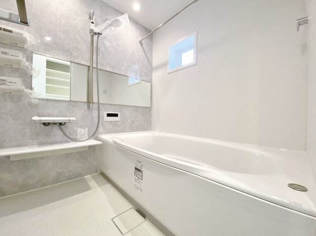 杉並区今川3丁目 限定1棟の浴室|ゆったりとご入浴いただける一坪タイプのユニットバス