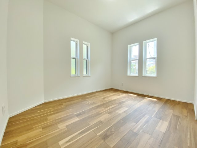 杉並区今川3丁目 限定1棟の洋室|1階5.6帖洋室
お子様部屋、書斎やテレワークルーム等どんな目的でも心地よくお使いいただけるようなデザインになっています♪