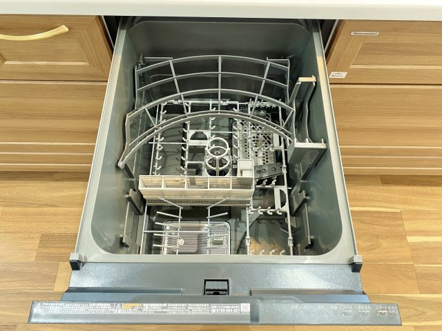 杉並区今川3丁目 限定1棟の設備|食後の片づけに便利な食器洗乾燥機が標準装備です 時間が有効活用でき、節水にもなります