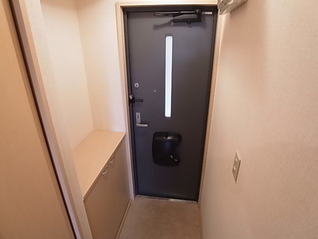 神戸市北区山田町小部字戸口谷のアパートの玄関|シューズBOX付き