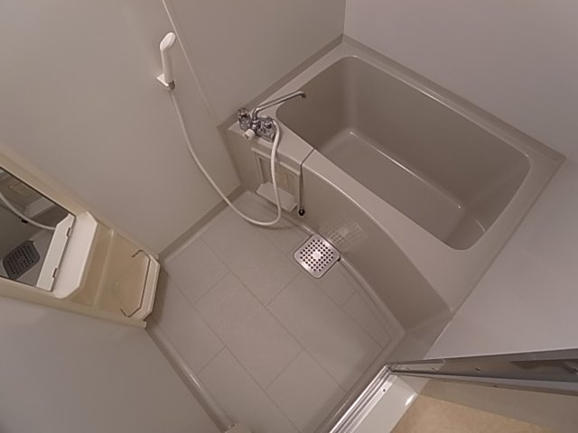 神戸市北区山田町小部字戸口谷のアパートの浴室