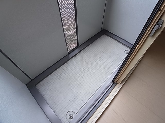 神戸市北区山田町小部字戸口谷のアパートのバルコニー