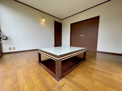 【居間・リビング】 | 高槻市南平台5丁目　中古戸建