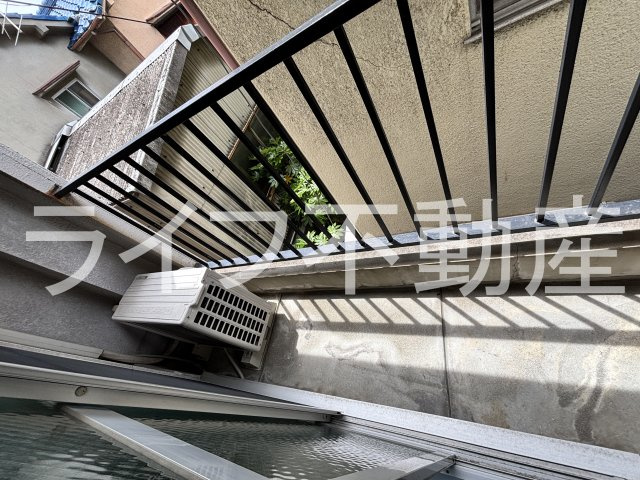 サンハイツ近大前のバルコニー|暖かな日差しのふりそそぐバルコニー