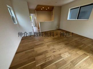 【居間・リビング】 | 神戸市西区狩場台1丁目　新築戸建1号地　仲介手数料無料！ | 使いやすい居間です
