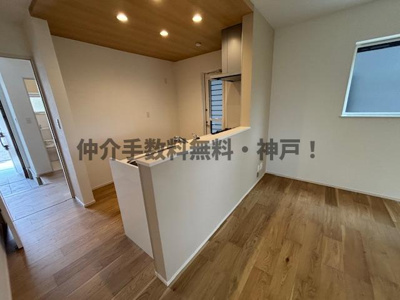 【居間・リビング】 | 神戸市西区狩場台1丁目　新築戸建1号地　仲介手数料無料！ | 使いやすいリビングです