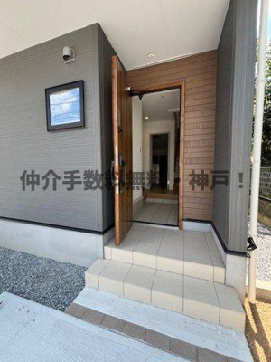 【玄関】 | 神戸市西区狩場台1丁目　新築戸建1号地　仲介手数料無料！ | 毎日通る玄関はこちらです