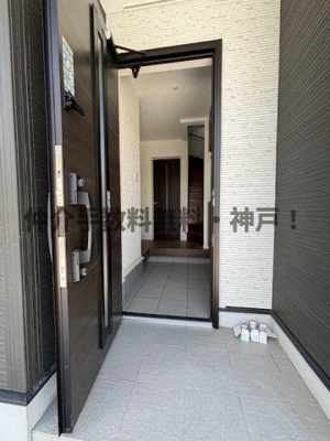 【玄関】 | 神戸市西区狩場台1丁目　新築戸建2号地　仲介手数料無料！ | 毎日通る玄関はこちらです