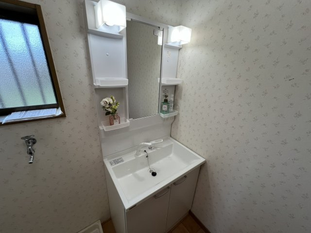 岐阜県大垣市長松町の独立洗面台|独立洗面台、小物を置くことができて便利です