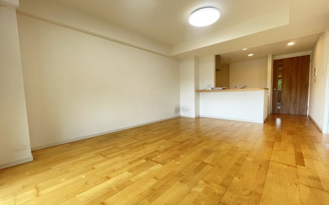 プロスタイル長津田の居間・リビング|ここにはみんなが集い、食事と楽しい会話が始まる。話に夢中になりすぎて、ついつい時を忘れてしまう。そんな束の間の幸せを感じさせてくれる場所。