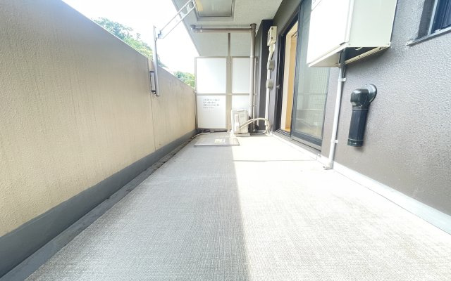 プロスタイル長津田のバルコニー|バルコニーは、暮らしの中での光と風を演出してくれています♪
南西向き前面棟なしなので、陽当たり良好です♪