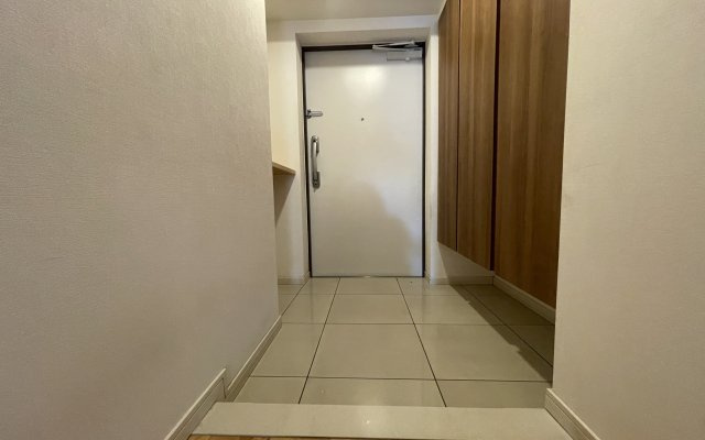 プロスタイル長津田の玄関|玄関人感センサー付きの玄関照明を採用♪
お客様をお迎えする玄関は落ち着いた雰囲気。帰り着くたびに洗練されたテイストの空間に迎えられます♪