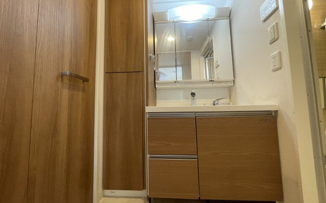 プロスタイル長津田の独立洗面台|三面鏡付きのワイドな洗面化粧台は、朝の支度がはかどりますね♪
収納もたくさんあります♪