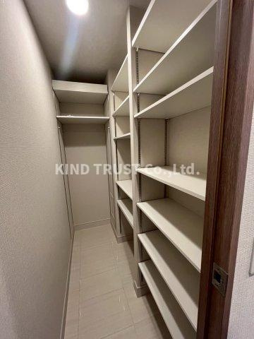 レジェイド南森町の内装|明るい色調の室内です