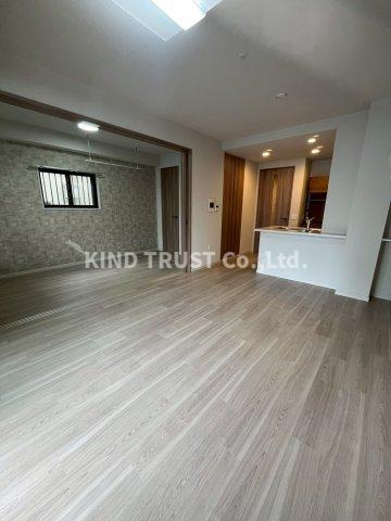 レジェイド南森町の居間・リビング|こちらの居間で趣味の時間をお楽しみください