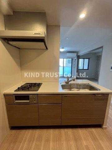 レジェイド南森町のキッチン|コンパクトなキッチンで掃除もラクラク