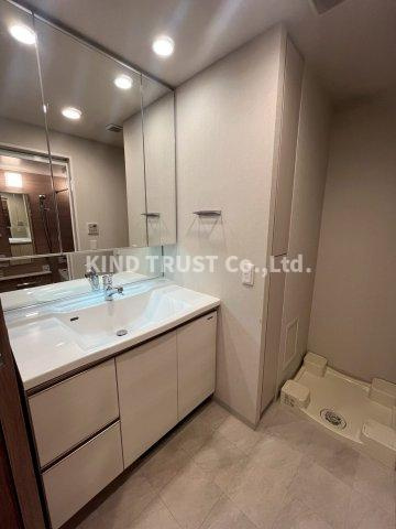 レジェイド南森町の洗面所|広い洗面スペース