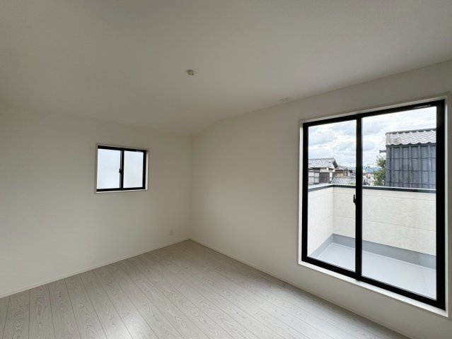 Adoble+ーアドブル＋小倉南区下貫3丁目3期　【小倉南区　新築戸建て】の洋室|バルコニーに出入り可能な2階6帖洋室♪　【小倉南区　新築戸建て】