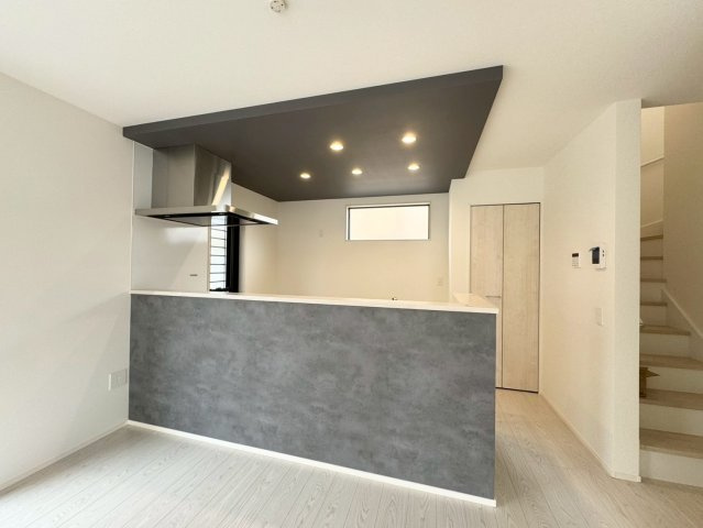 Adoble+ーアドブル＋小倉南区下貫3丁目3期　【小倉南区　新築戸建て】のキッチン|対面式キッチンで、料理をしながら家族との会話を楽しめます。　【小倉南区　新築戸建て】