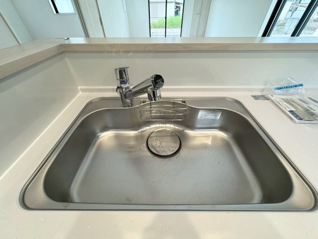 Adoble+ーアドブル＋小倉南区下貫3丁目3期　【小倉南区　新築戸建て】のキッチン|浄水器付きなので料理をぐっと美味しく、体に良いものに♪　【小倉南区　新築戸建て】