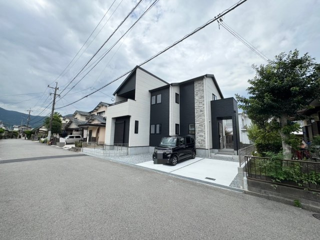 Adoble+ーアドブル＋小倉南区下貫3丁目3期　【小倉南区　新築戸建て】の駐車場|並列3台可能な駐車スペース完備♪【小倉南区　新築戸建て】