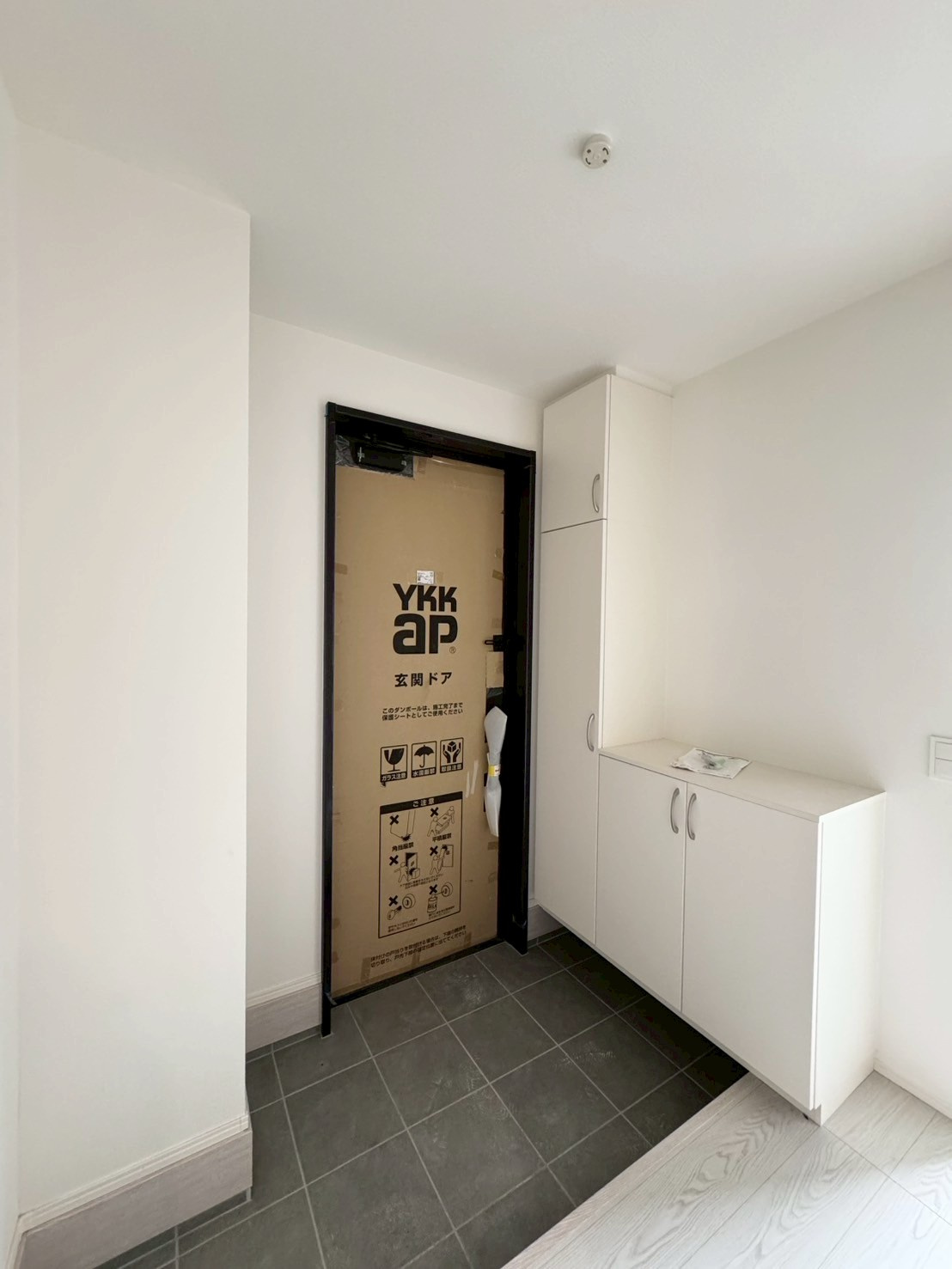 Adoble+ーアドブル＋小倉南区下貫3丁目3期　【小倉南区　新築戸建て】の玄関|いつもきれいを保てる、機能的な玄関。　【小倉南区　新築戸建て】