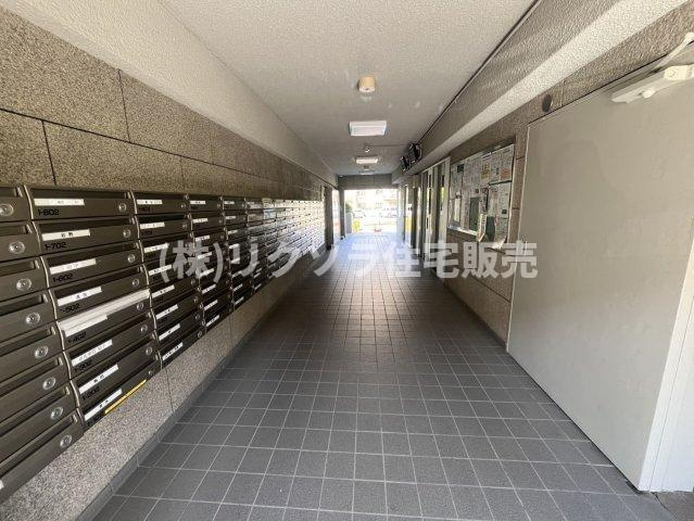 労住まきのハイツ１号棟のエントランス|エントランス内部
■物件内覧・資金計画相談・住宅ローン相談、リフォーム相談、お問合せ受付中■
※当日・翌日のご内覧、ご相談はお電話でのお問合せがスムーズです！