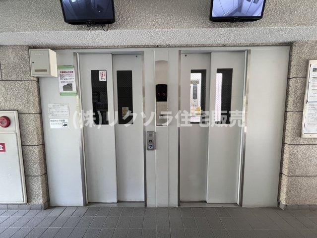 労住まきのハイツ１号棟のその他共用部分|エレベーター2基
■物件内覧・資金計画相談・住宅ローン相談、リフォーム相談、お問合せ受付中■
※当日・翌日のご内覧、ご相談はお電話でのお問合せがスムーズです！